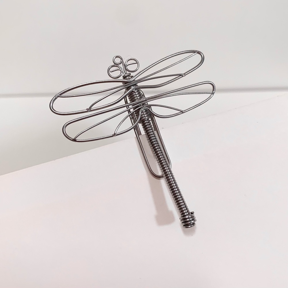 Hold Large Special Dragonfly Paperclip space marker